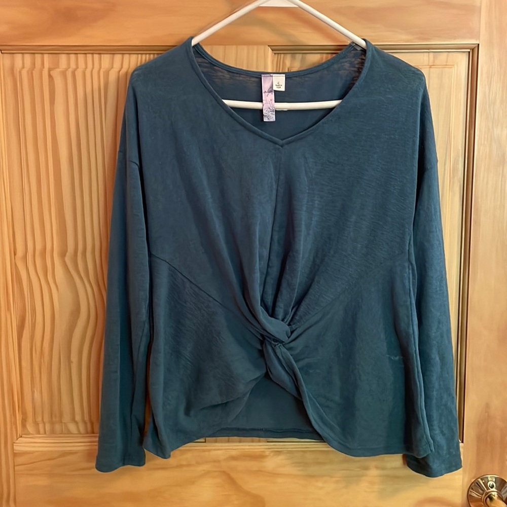 Teal top